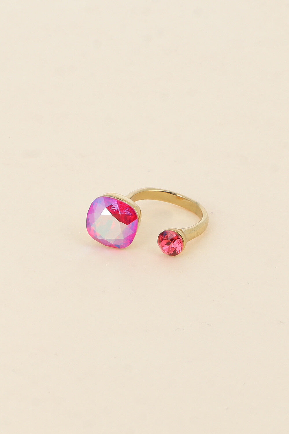 Bague Beata dorée - ornée de 2 cristaux de Swarovski® Magenta