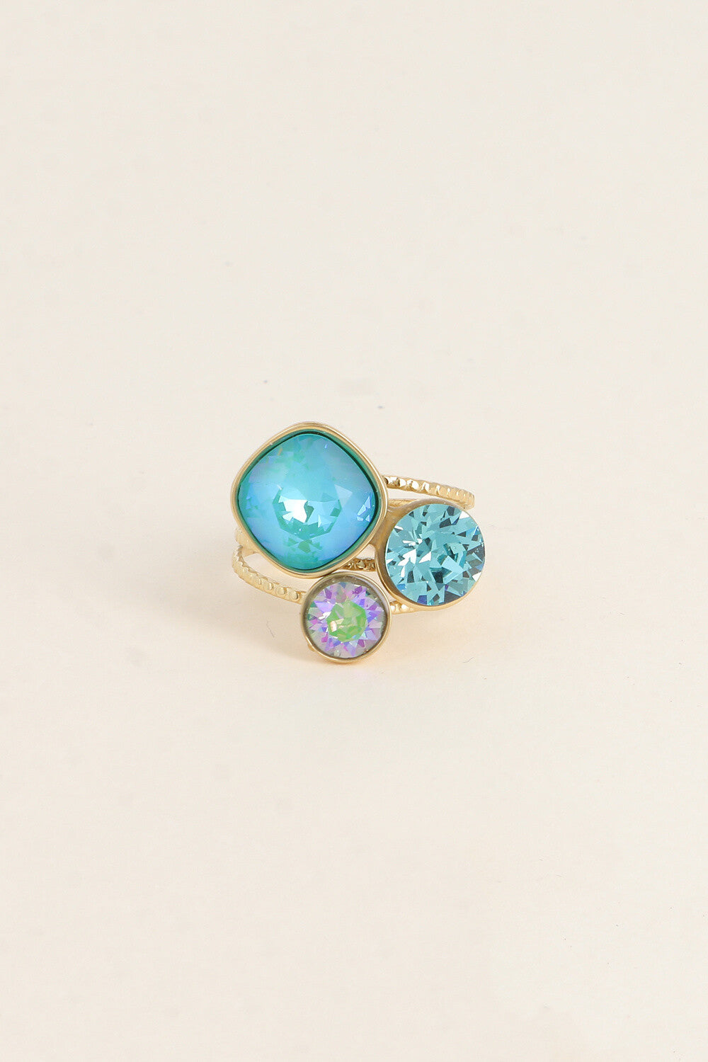 Bague trilogie dorée ornée de cristaux de Swarovski® Cyan