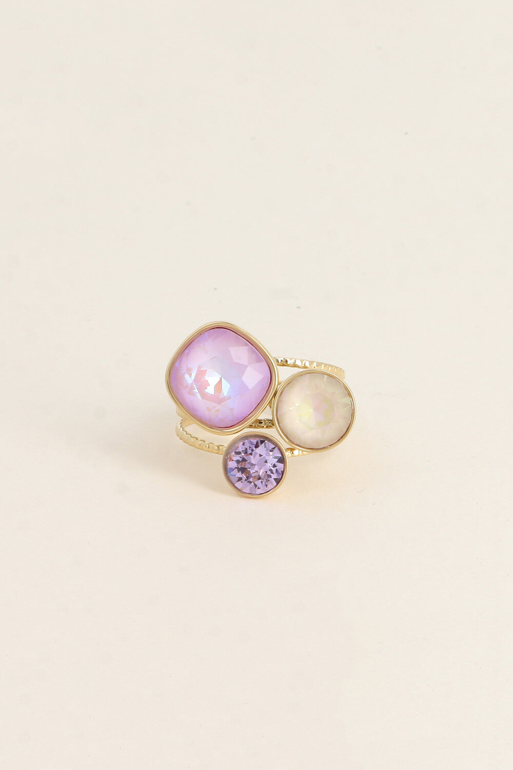 Bague trilogie dorée ornée de cristaux de Swarovski® lavande