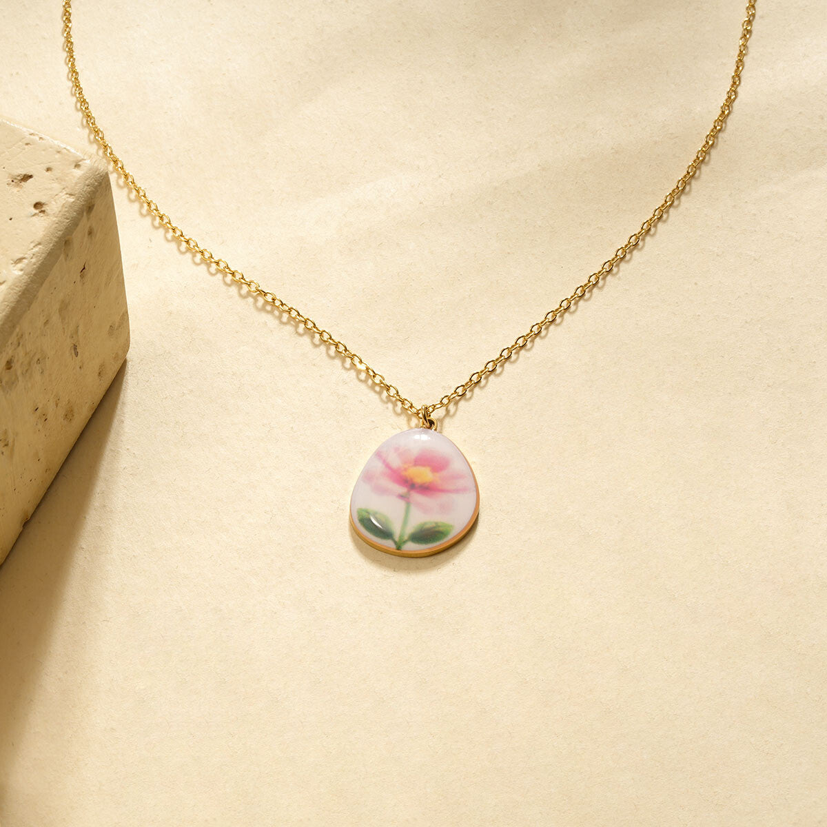 COLLIER LANA