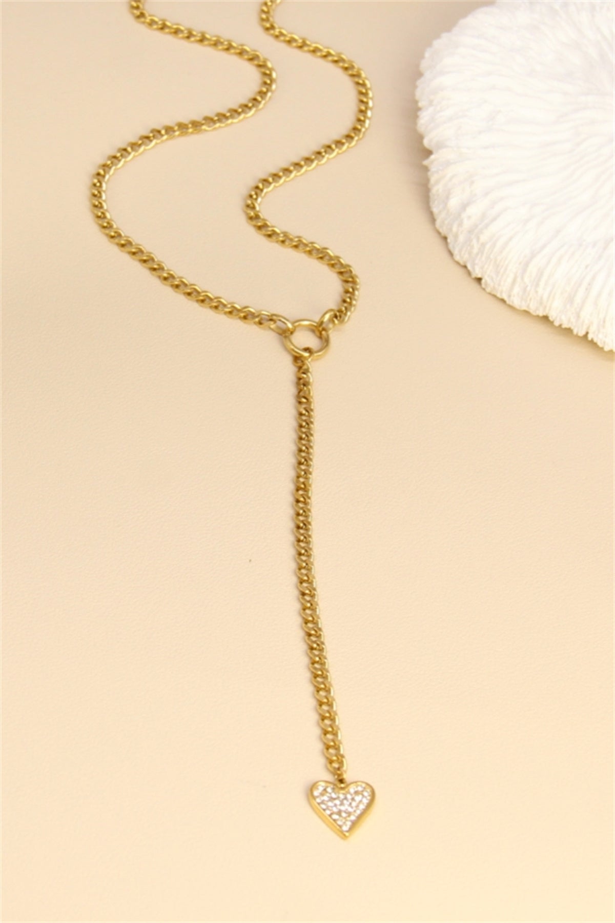 Collier doré en Y – Chaîne épaisse & pendentif cœur strassé