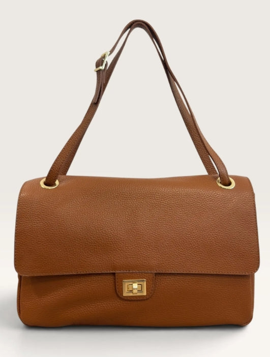 SAC MAEL CAMEL EN CUIR GRAINE AVEC RABAT