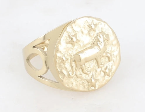 Bague dorée avec le signe Lion