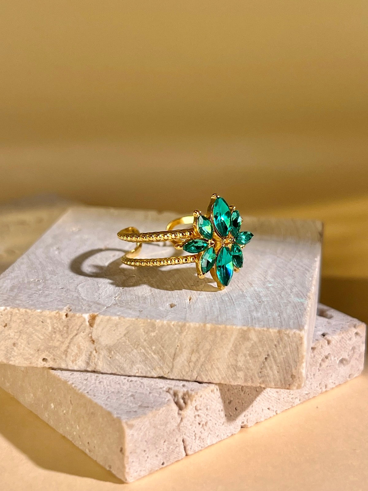 Bague ajustable en acier inoxydable avec cristal vert élégant