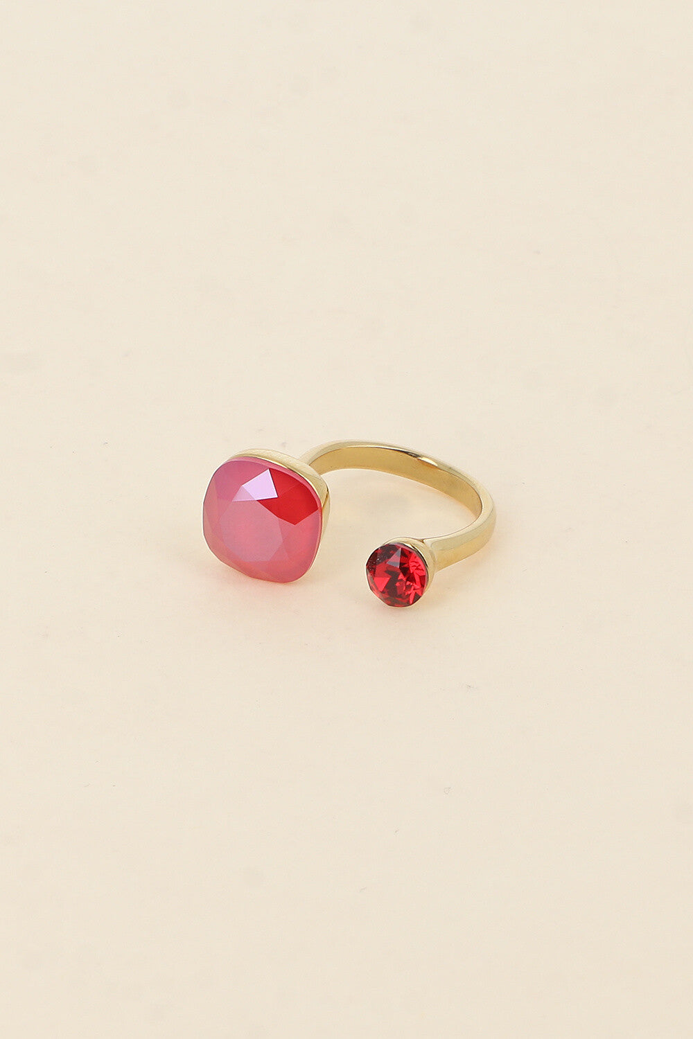 Bague Beata dorée - ornée de 2 cristaux de Swarovski® rouge