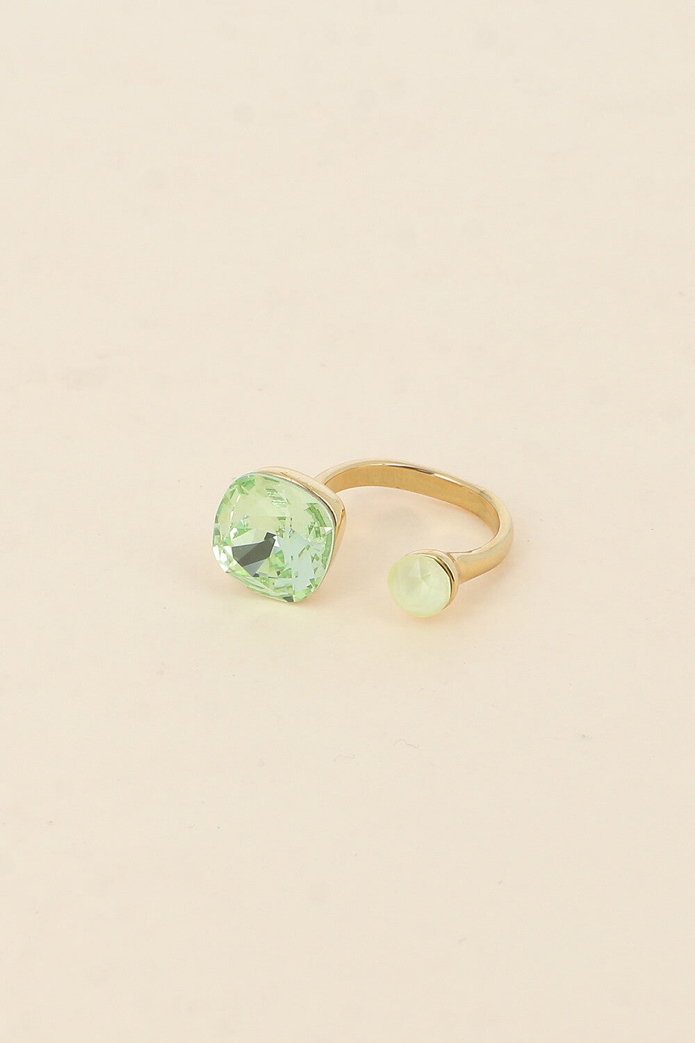 Bague Beata dorée - ornée de 2 cristaux de Swarovski® vert d'eau