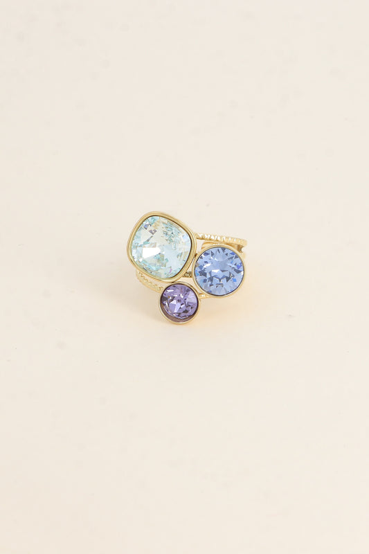 Bague trilogie dorée ornée de cristaux de Swarovski® bleu clair