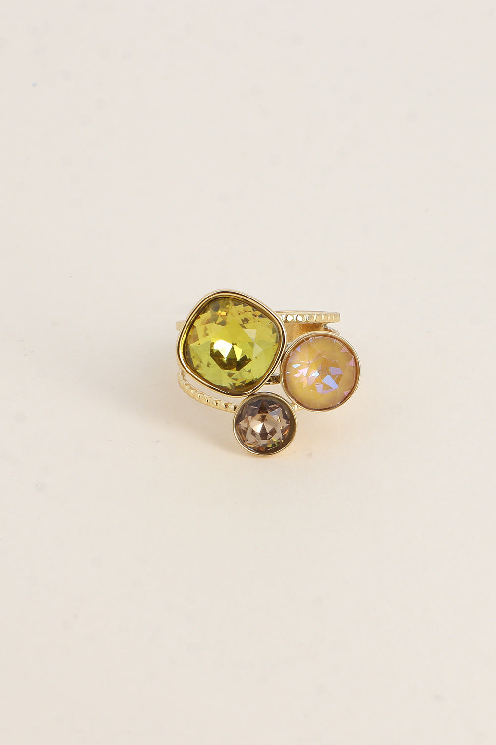 Bague trilogie dorée ornée de cristaux de Swarovski® MOUTARDE