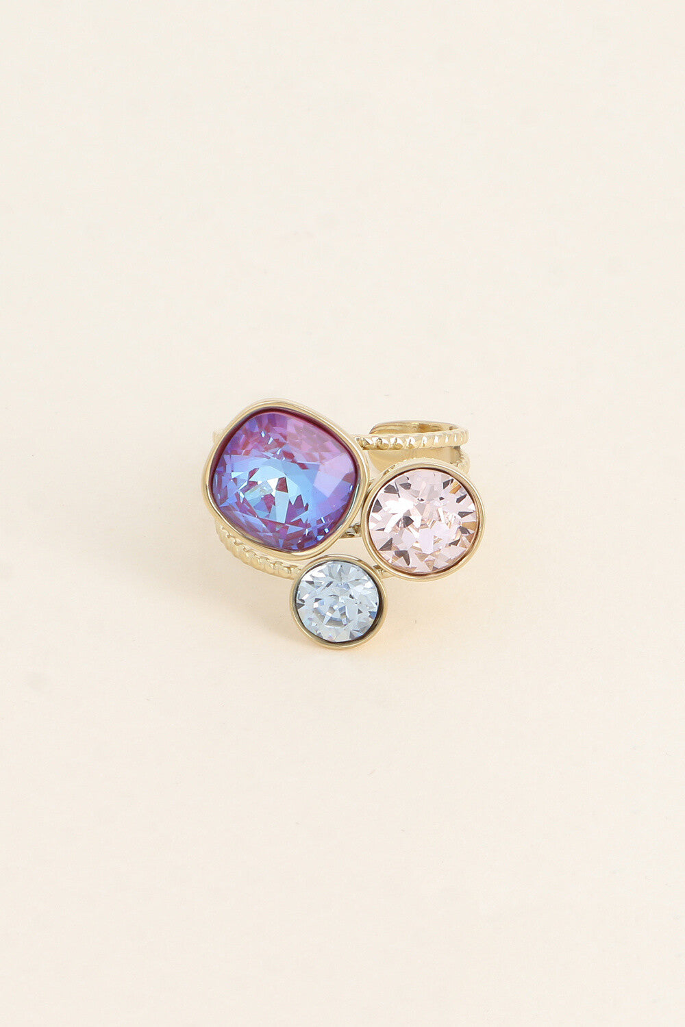 Bague trilogie dorée ornée de cristaux de Swarovski® VIOLET