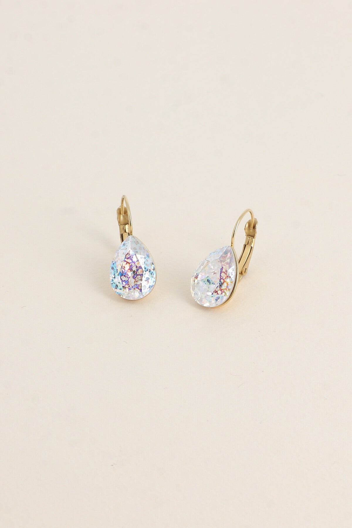 Boucles dormeuses Bertille dorées - goutte - ornées de cristaux de Swarovski®  GRIS CLAIR