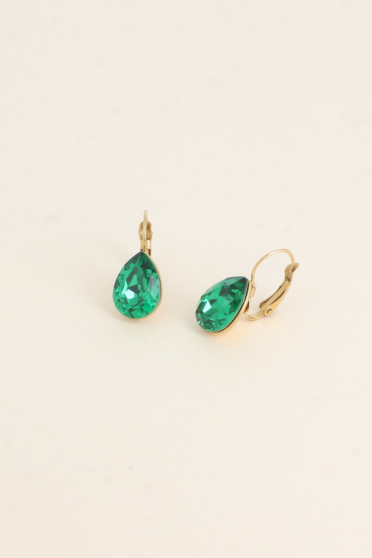 Boucles dormeuses Bertille dorées - goutte - ornées de cristaux de Swarovski®  VERT FONCE
