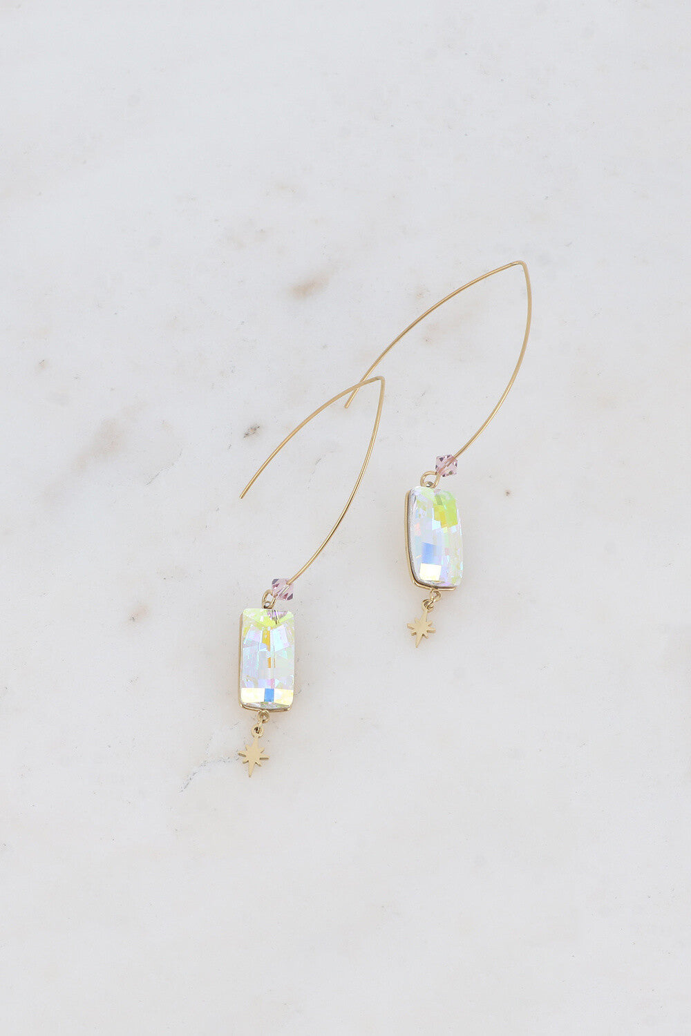 Boucles pendantes Brighid - ornées de cristaux de Swarovski® et étoile EFFET MULTICOLORE