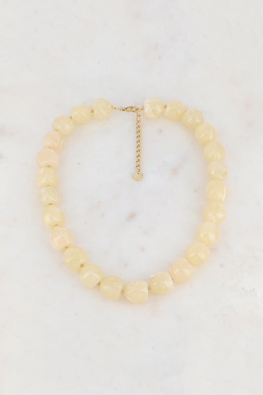 COLLIER ZELIA PERLES EN RESINE VANILLE