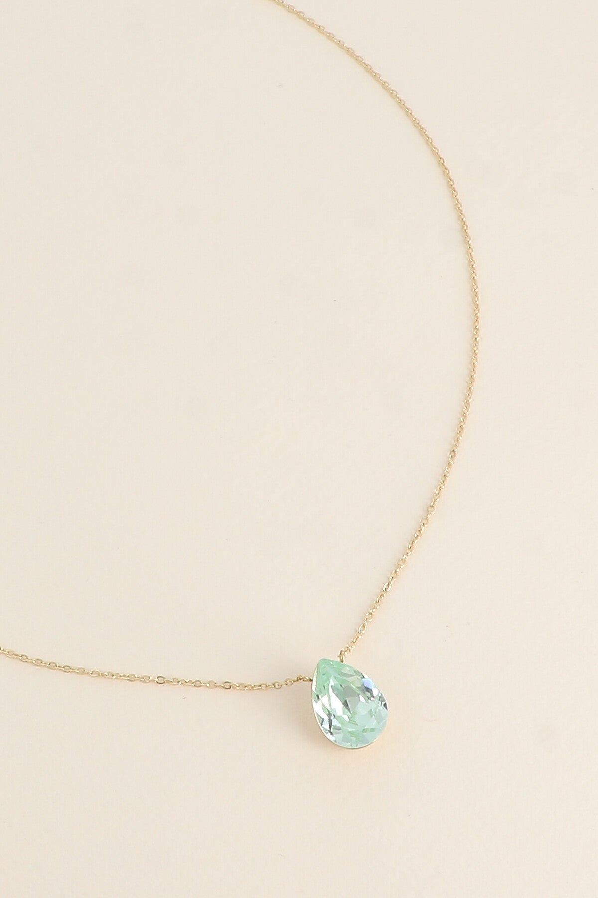 Collier Bertille doré - orné de cristaux de Swarovski® - forme goutte VERT D'EAU