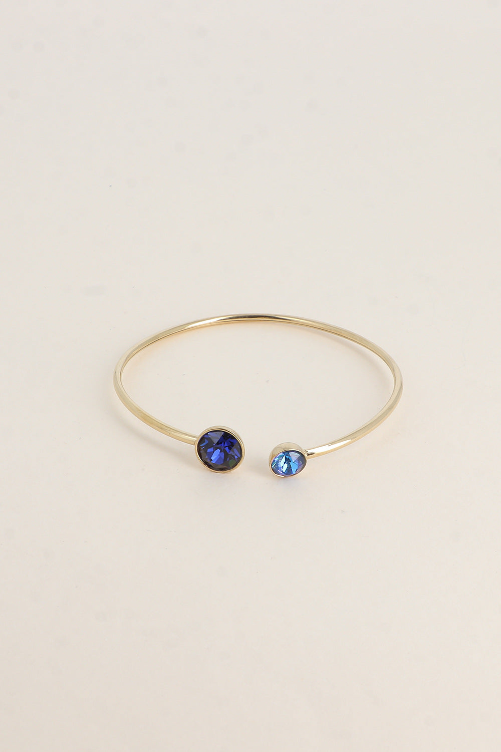 Jonc Betty doré - orné de cristaux de Swarovski® BLEU FONCE