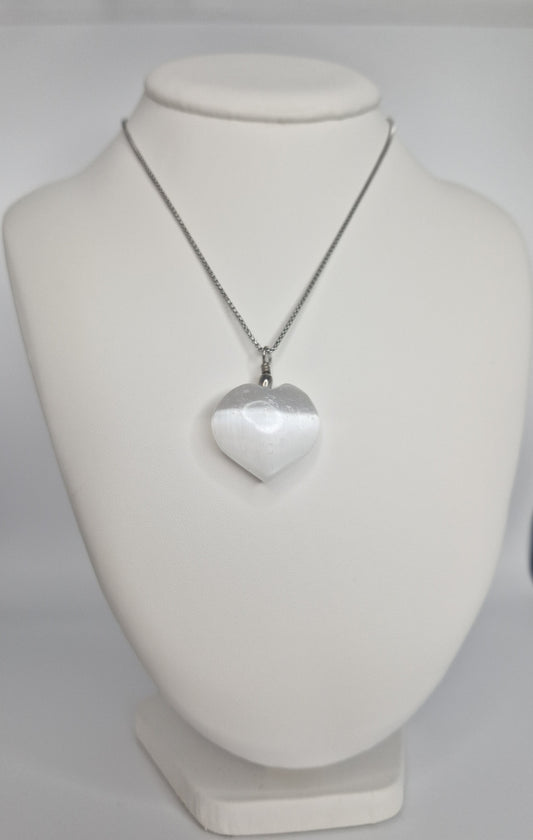 COLLIER COEUR EN SELENITE