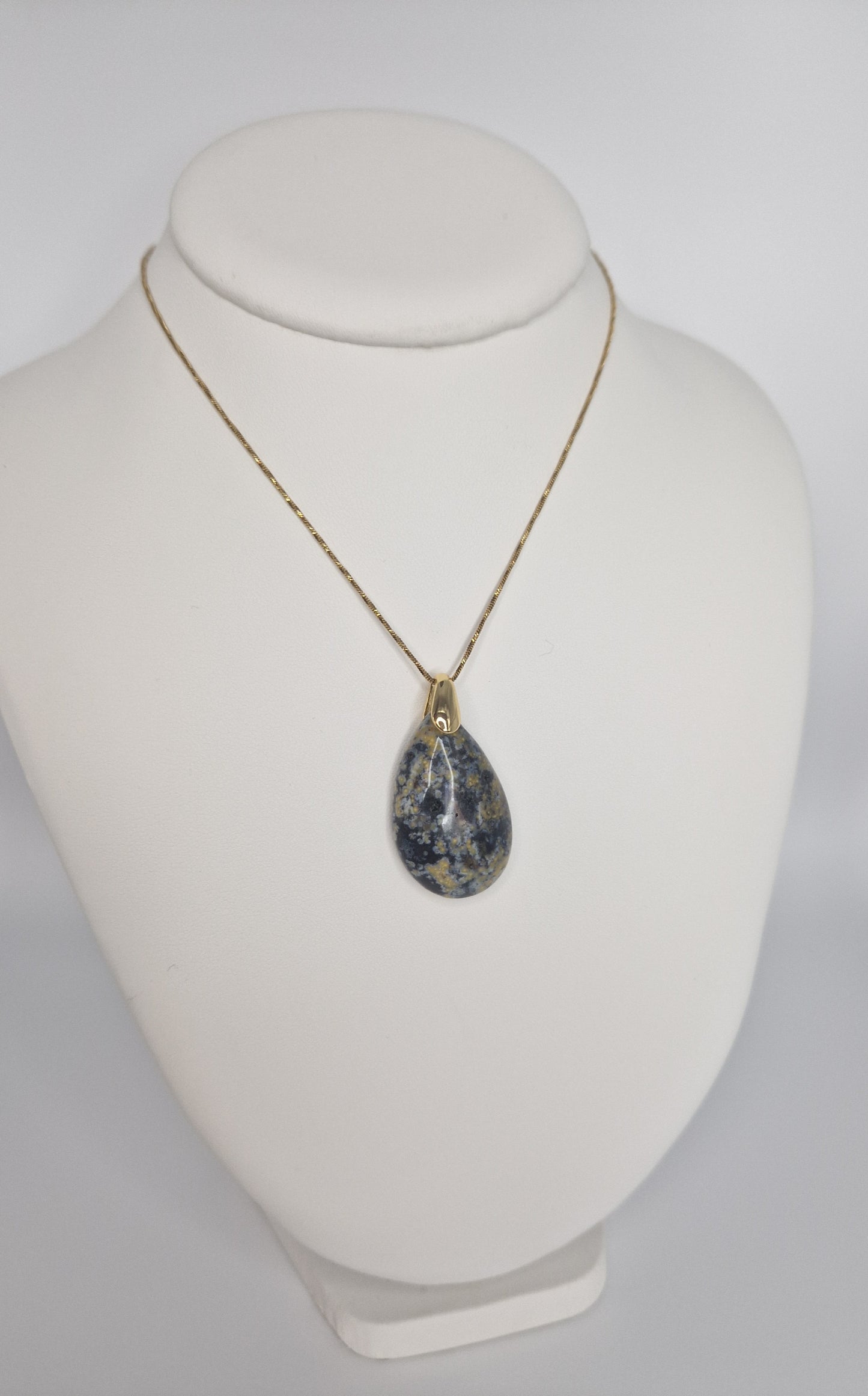 COLLIER GOUTTE EN AGATHE BLEUE OCEAN